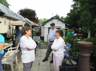 July 17.  Of course, there's a lot of socializing before you start a session. Here Jan and Jean catch up while Gary looks on.