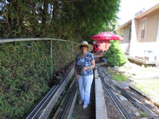 Later, Jean and I took out the ore train. It starts in Firgrove, picking up all the empty ore cars on the way, and ending up in Craig Leah, with 15 cars. There, it gets the loads and reverses the process.