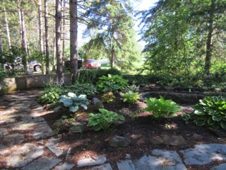 The railroad is definitely a GARDEN railroad.
