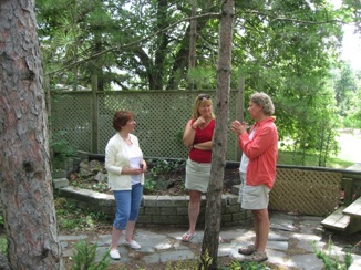 Jean, Nicole and Martha catch up on events.