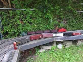 July 19.  Once again, Bob and I team up for a train after lunch. This time it's the ore train. Since I still have my 25 Ton critter out, I decide to use it.
It's pretty easy at the beginning with just a few empties.