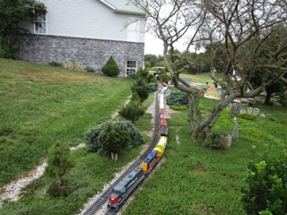 Before we can operate, the cars need to be set out. I decide to set out the cars for Freeman Spur, as I didn't get a chance to work that yet.
The train leaves the basement...