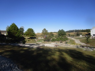 October 19.  Saturday morning is the official start and we begin the day with a BIG breakfast over at "Little Nashville Restaurant", right next door to the Best Western Motel.   From there, it's a short drive down IL 127 to Andy & Jane's place.  Another gorgeous day...and a gorgeous layout!