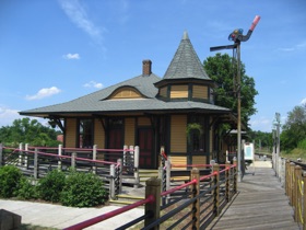 I liked the depot and took lots of pictures, thinking that I might model it someday...