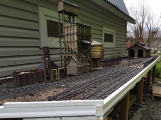Ken built this storage yard just around the corner from the previous picture. This gives all the vistors a space to set up their locomotives. Ken built this storage yard just around the corner from the previous picture. This gives all the vistors a space to set up their locomotives.