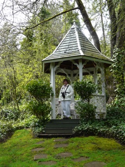 On the way back, we stayed at another B&B that has a neat little gazebo.