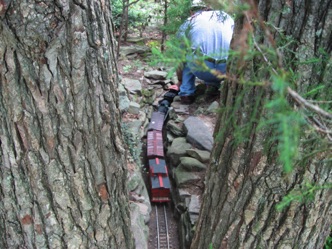 Clearances were certainly tight. I THOUGHT that my Shay might make it, but it kept getting hung up on the rocks.