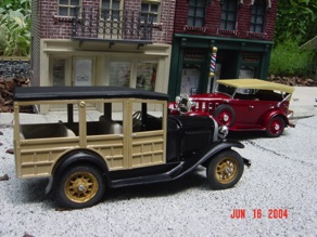 Ford 1931 Wagon - a metal kit.  (Another 1:20 model)